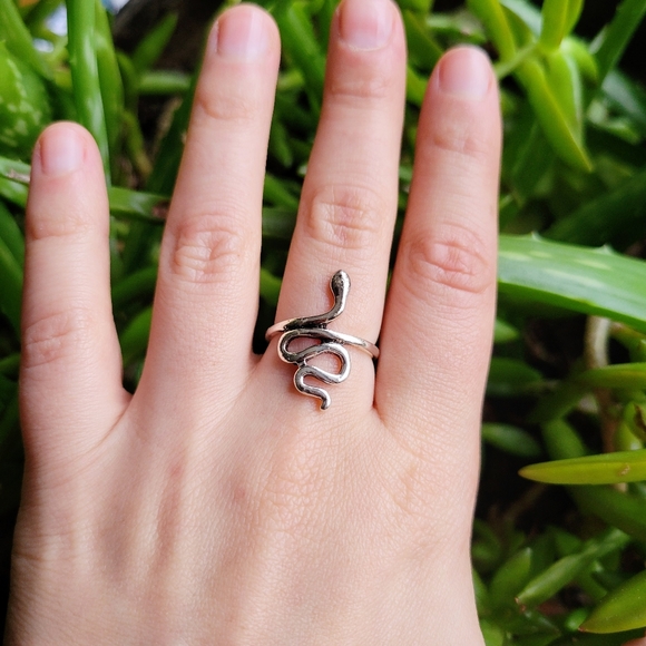 New Classic Dainty Silver Snake Ring, size 5.25 - Picture 2 of 8